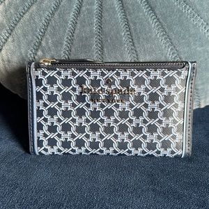 Like-new Kate Spade ♠️ Hollie Spade Clover Geo Small Slim Bifold Wallet
